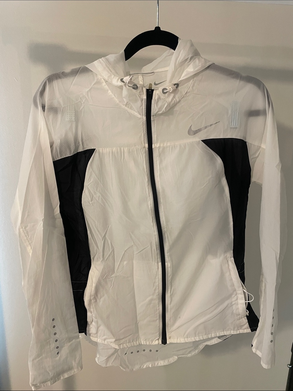 Nike Women's White and Black Running Windbreaker Jacket
